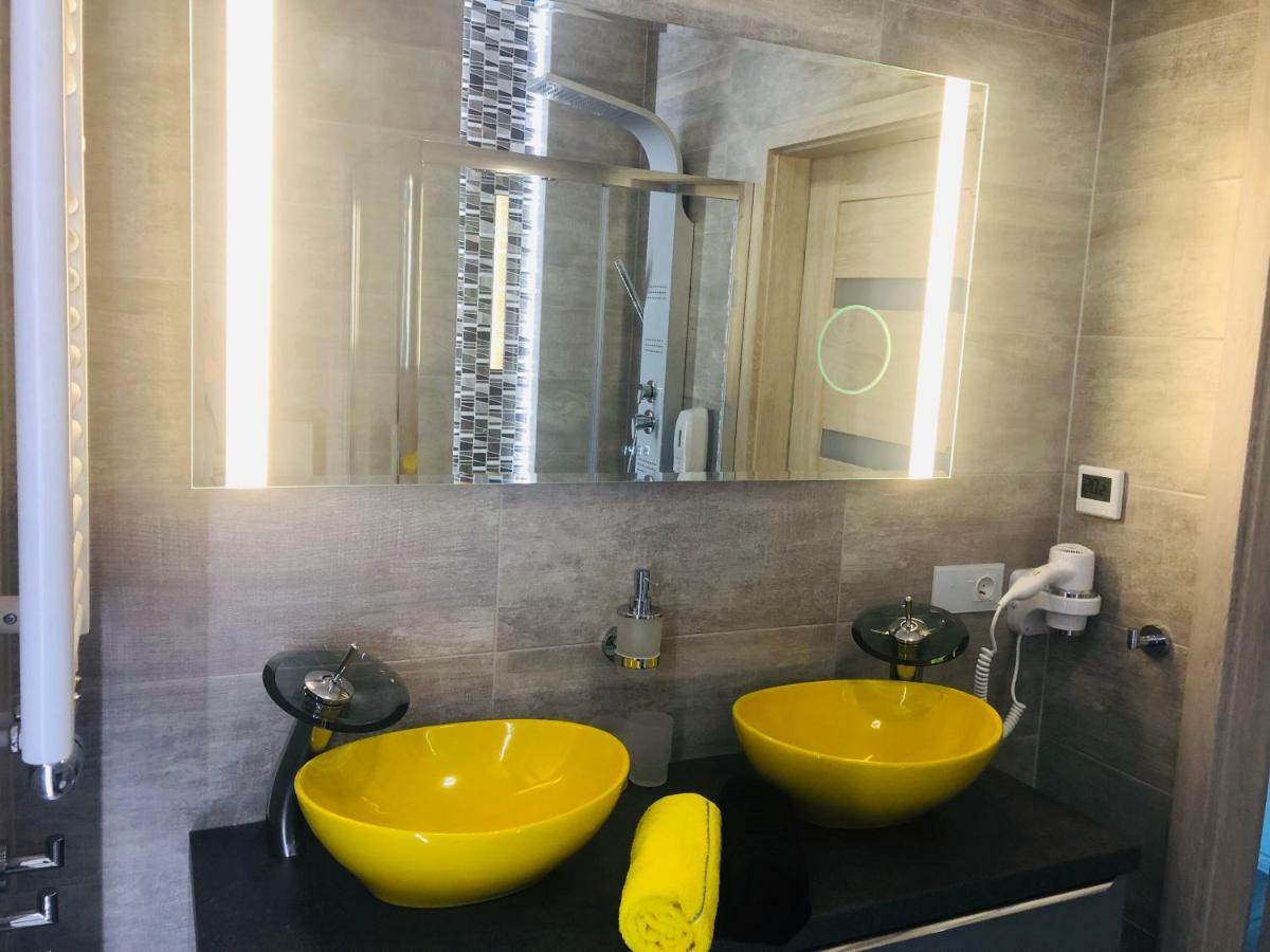Apartament Elegance Yellow Rewal Exterior foto